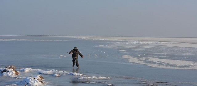 Ніяка риболовля чи ковзання на льоду не вартують того, щоб позбутися найціннішого - людського життя.