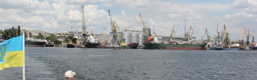 Херсонские портовики протестуют Херсонские портовики протестуют