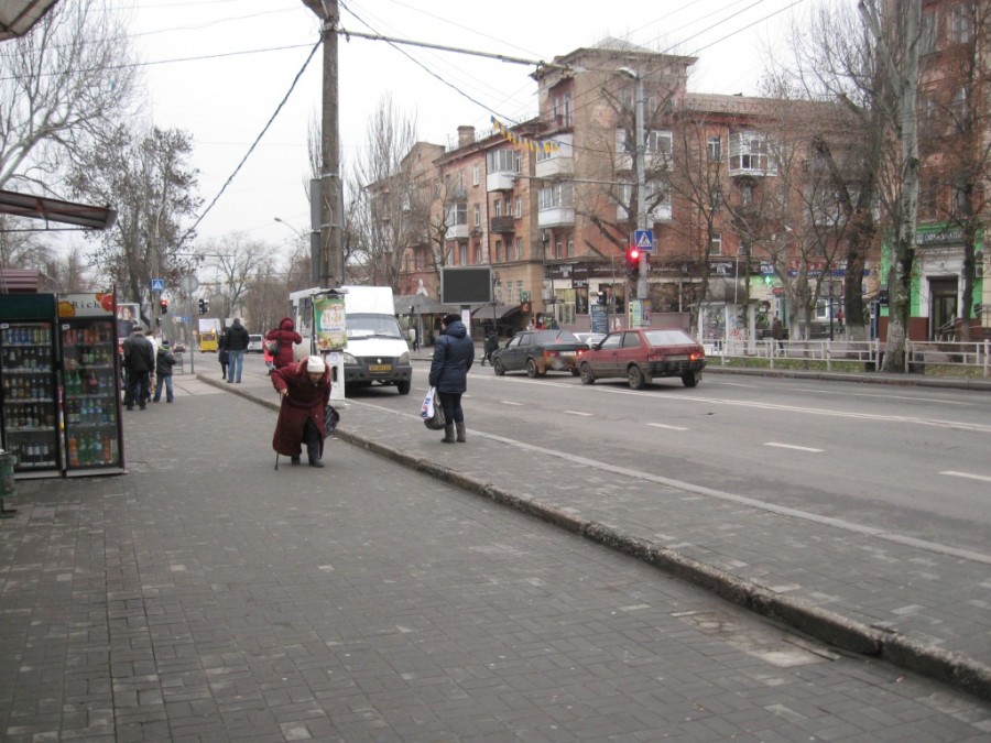 Остановка в Херсоне на Суворова приспособлена для колясочников-экстремалов Остановка в Херсоне на Суворова приспособлена для колясочников-экстремалов