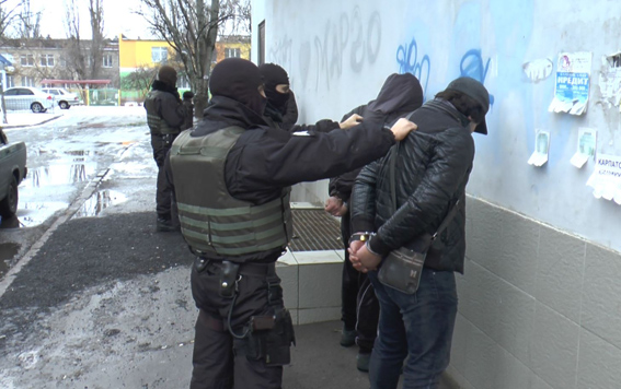 ХЕРСОНСКИЕ ОПЕРАТИВНИКИ ЗАДЕРЖАЛИ ПРЕСТУПНУЮ ГРУППУ ПРОФЕССИОНАЛЬНЫХ КВАРТИРНЫХ ВОРОВ