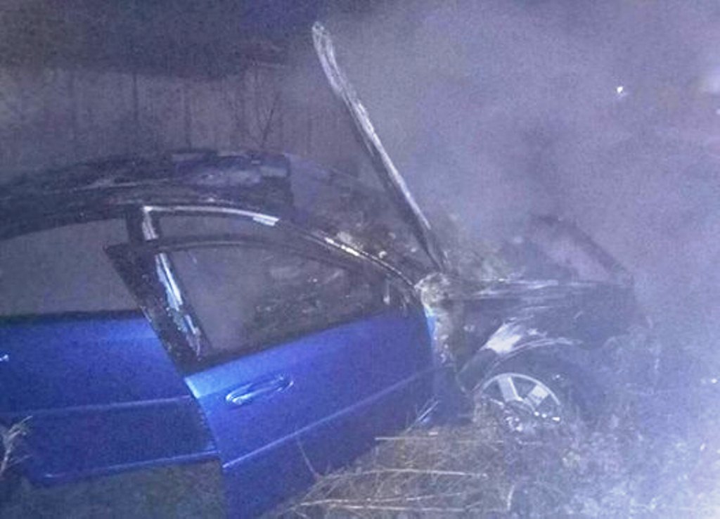 Водій палаючого авта утік від херсонських вогнеборців