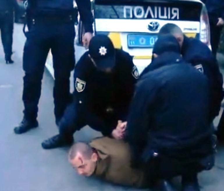Под офисом Самообороны Херсона полиция 