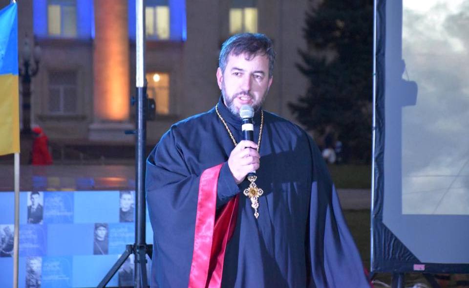 Херсонський священник не зміг промовчати - хто творив революцію й хто користується її плодами?