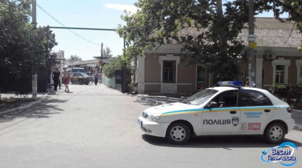 Платный въезд на оптовую базу Геническа возмущает посетителей