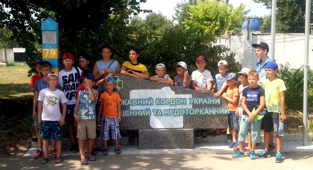 Адміністративні кордони Херсонщини проінспектували діти (фото)