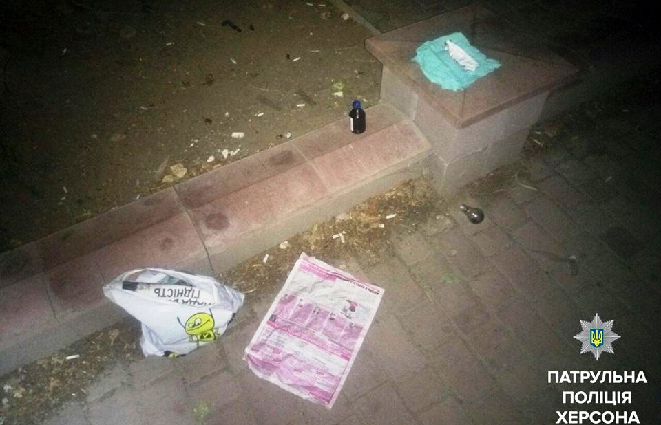 Цієї ночі в Херсоні патрульні двічі вилучали наркотики Цієї ночі в Херсоні патрульні двічі вилучали наркотики