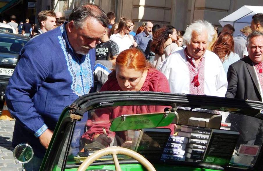 Херсонське управління культури повезе до солдат Кокотюху, Капранових та Мухарського