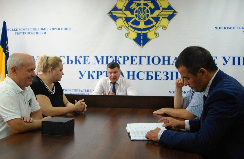 Херсонським інспекторам укртрансбезпеки з нагрудними камерами порушники не страшні