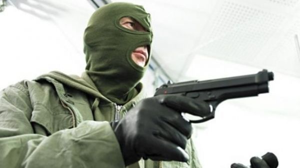 В Таврическом микрорайоне Херсона совершенно вооруженное ограбление ювелирного магазина