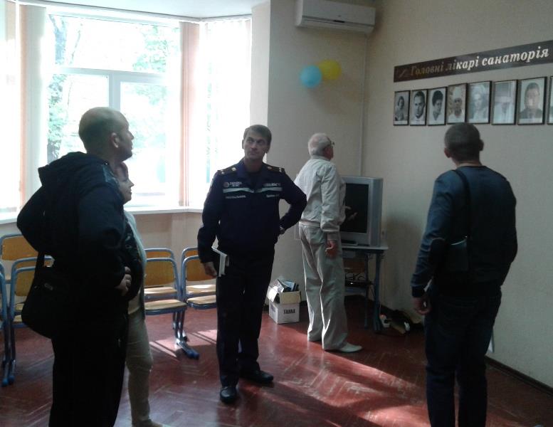 Пожежних Херсонщини зацікавив стан протитуберкульозного закладу