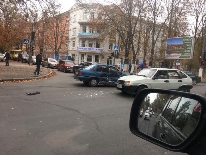 В Херсоне, на подъезде к  службе спасения и службе ритуальной,  произошло ДТП (фото)