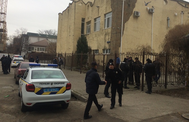 Новогоднее рейдерство в Херсоне - происходит или муссируется?