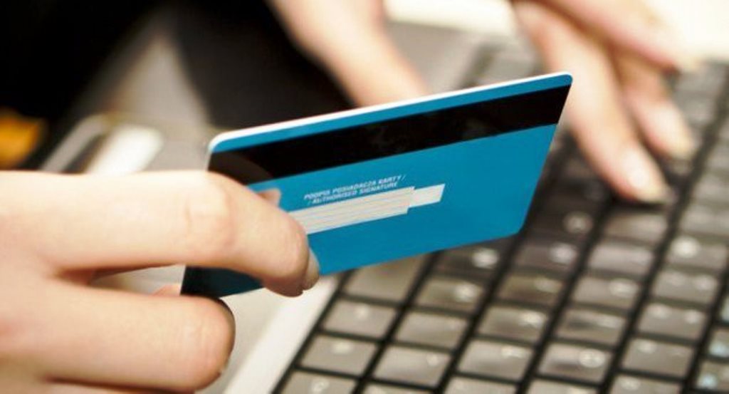 Вместо пенсионных удостоверений херсонцы получат платежные карточки