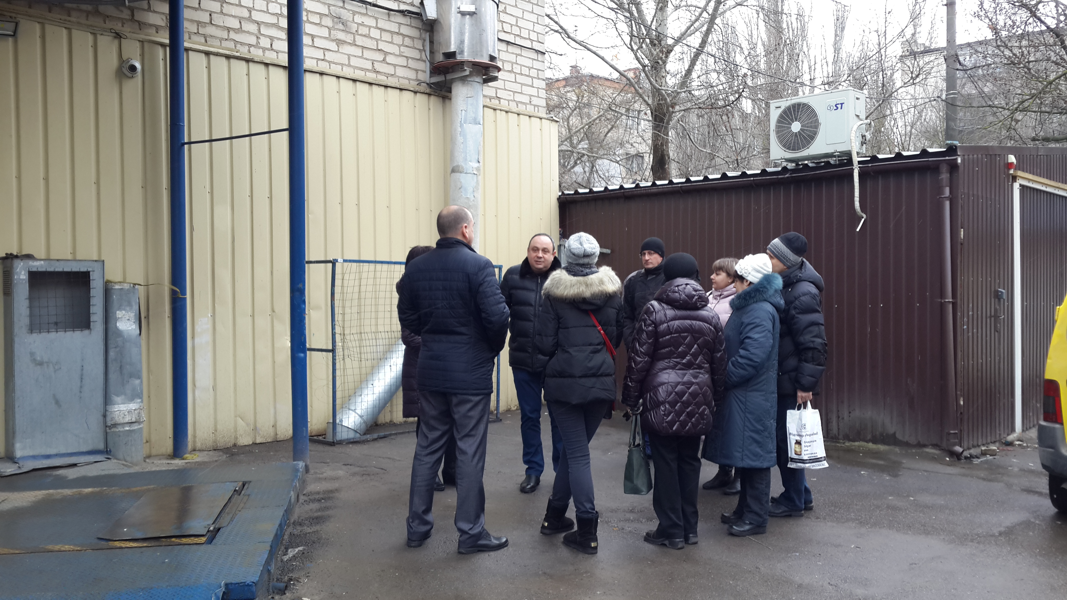 Все решаемо – живущие в доме на Мира, 17 херсонцы и руководство магазина АТБ пришли к консенсусу