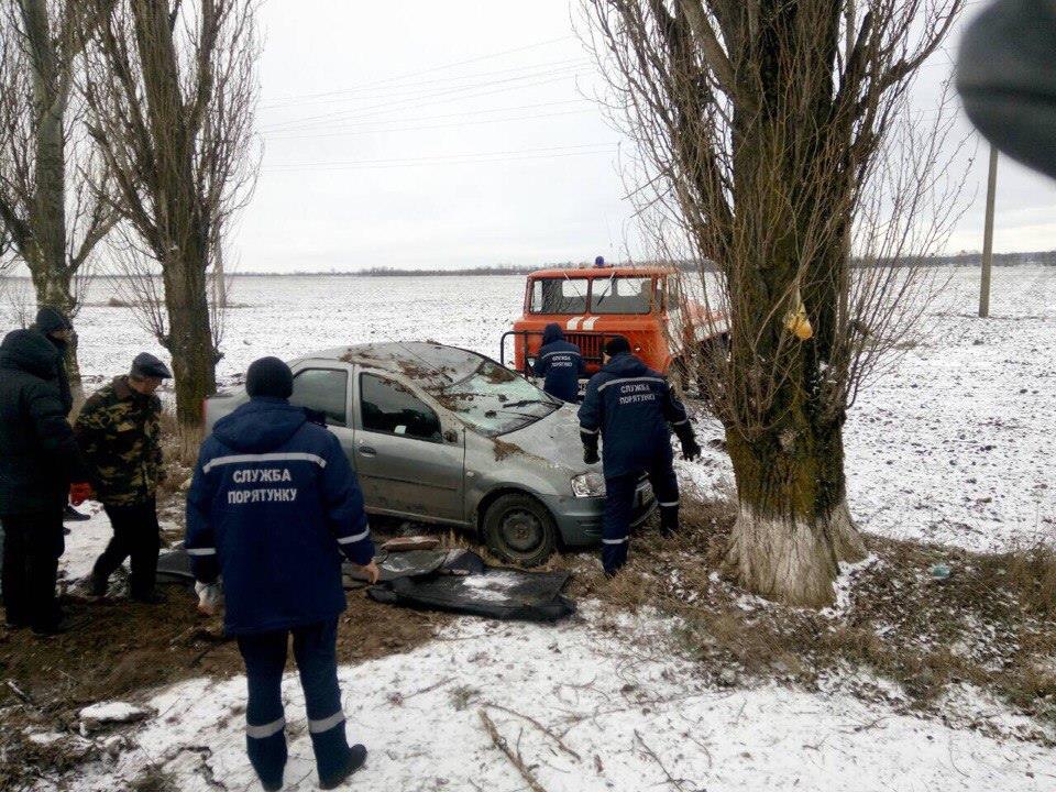 Під Голою Пристанню авто з’їхало у кювет (фото) Під Голою Пристанню авто з’їхало у кювет (фото)