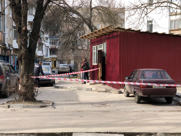 Сегодня среди бела дня в центре Херсона  прозвучало несколько выстрелов - ранили человека