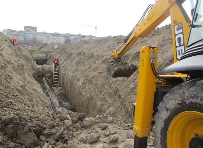 Херсонський Водоканал власними силами виконує ремонт ділянки самопливного каналізаційного колектору