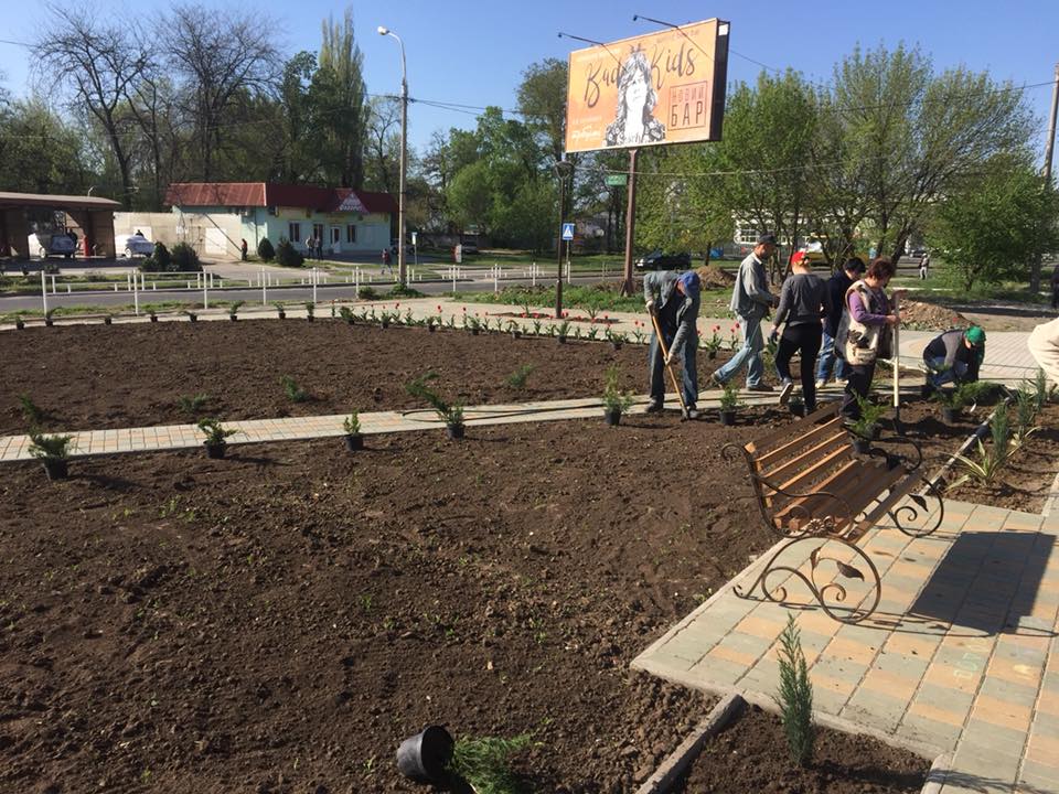 Херсонцы наводят порядок - сегодня в городе сплошные субботники