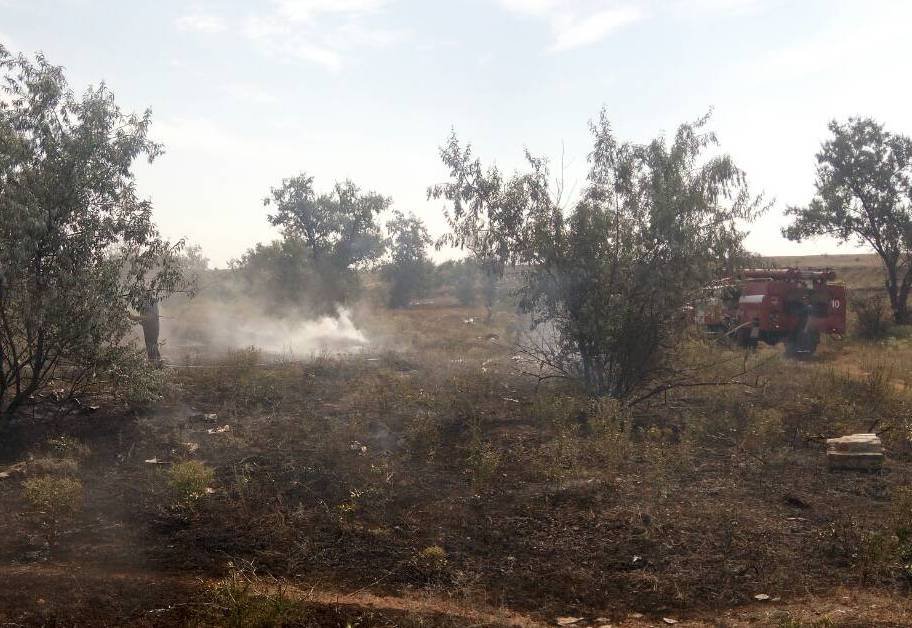 Херсонські вогнеборці ліквідували пожежу сміття на відкритій території
