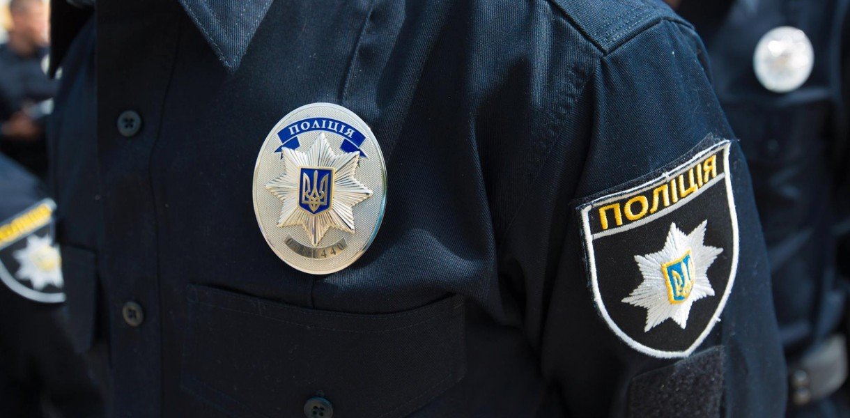 В Херсоні бабуся віддала поліцейським трьох малолітніх онуків, яких покинули на неї батьки В Херсоні бабуся віддала поліцейським трьох малолітніх онуків, яких покинули на неї батьки
