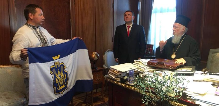 Предвыборная гонка, ты ли это? Или почему херсонский губернатор побывал на встрече с Патриархом Варфоломеем ещё и не с пустыми руками? Предвыборная гонка, ты ли это? Или почему херсонский губернатор побывал на встрече с Патриархом Варфоломеем ещё и не с пустыми руками?