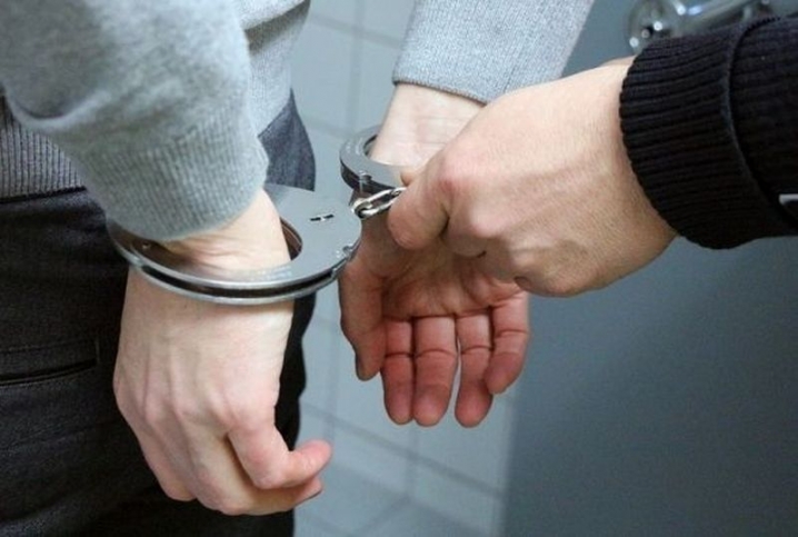 Свого дому не має, а чужий обкрадає - херсонського безхатченка піймали на гарячому