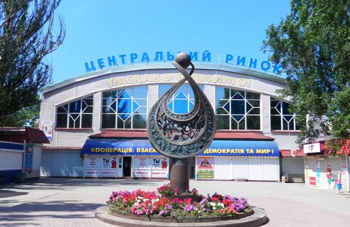 Продавці вдяглися в уніформу - херсонці помітили позитивні зміни на Центральному ринку