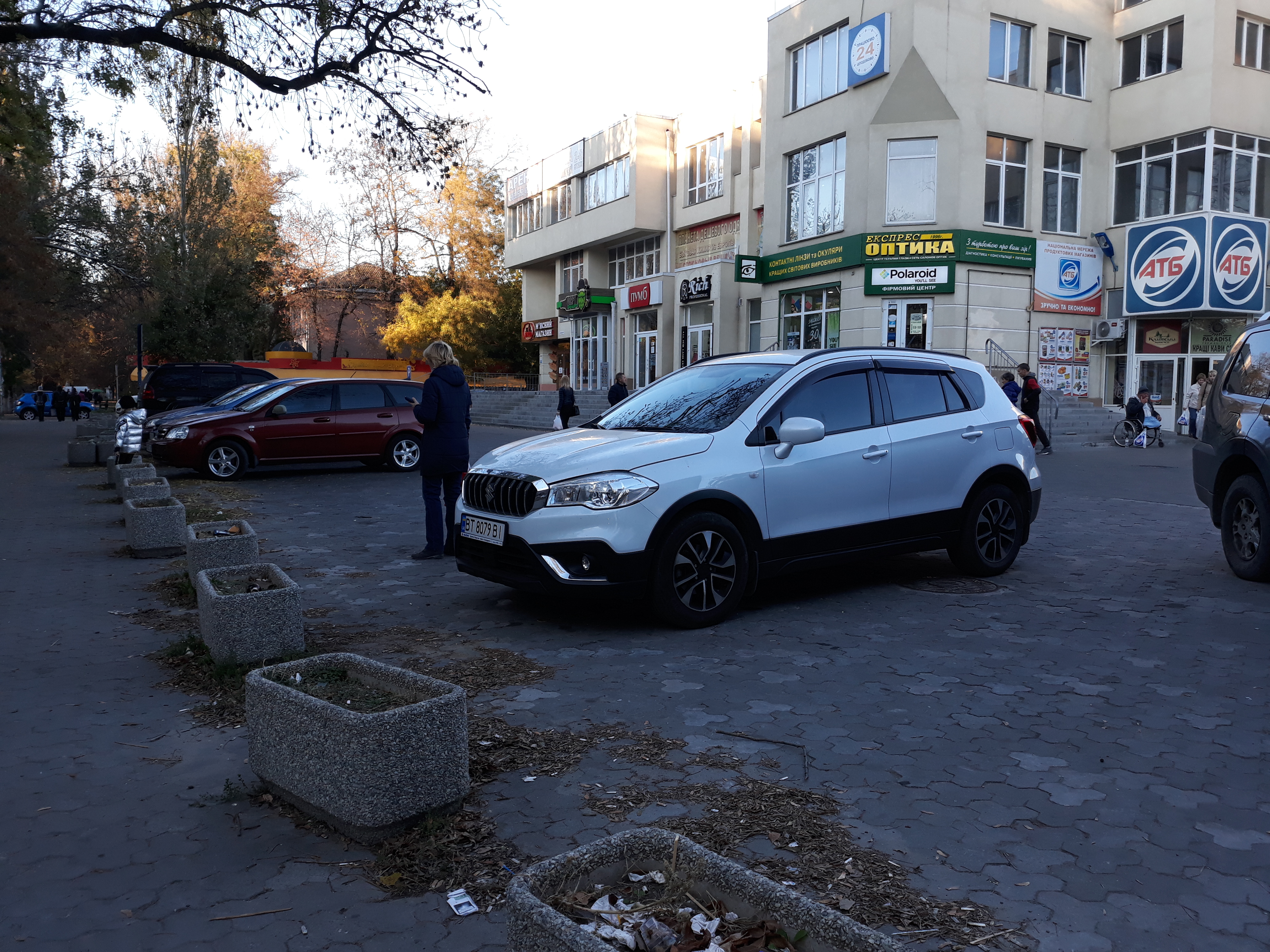 В Херсоне на миниклумбах растет все что угодно, кроме цветов