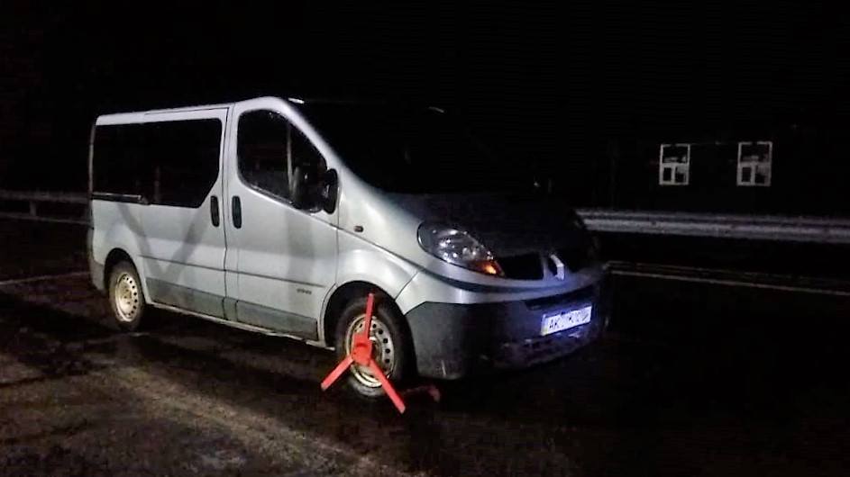 Хабар у 2 тисячі російських рублів замість дійсних документів – на КПВВ «Чаплинка» прикордонники зупинили порушника