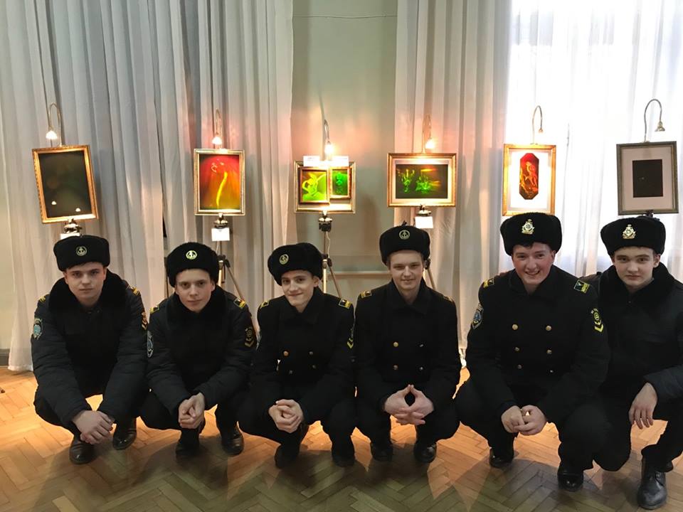 Не тільки морську справу вивчають, ще й на мистецтві знаються - чим цікаве дозвілля херсонських курсантів (ФОТО)