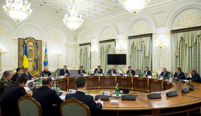 Україна виходить на серійне виробництво новітніх зразків озброєння і техніки, включно з ракетною – Президент під час РНБОУ