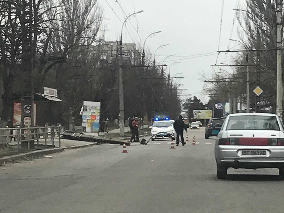 Теперь понятно, почему обрушился столб на ул. Комкова
