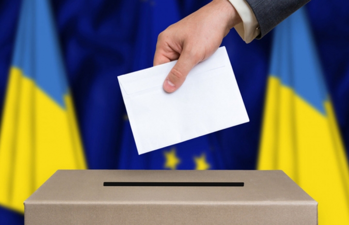 До виборів готовий -  усього за 10 хвилин кримчанин зареєструвався на виборчій дільниці у Херсоні