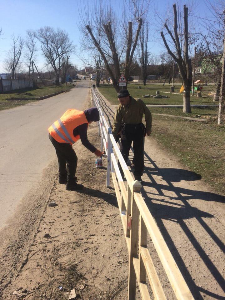 Антонівка бере приклад з весни - потрохи розквітає (ФОТО)