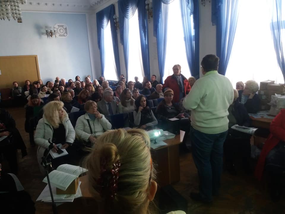 У Херсоні загальні збори членів ДВК окружна комісія пережила, щоправда після них дечого не дорахувалися
