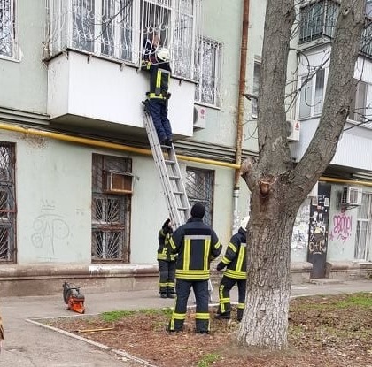 Три відділення рятувальників виїхали на виклик через необачну поведінку херсонки