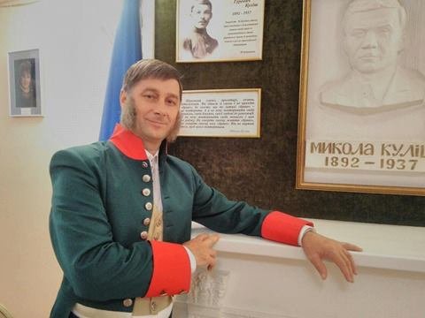 30 років з 60-ти прожитих присвячено театру