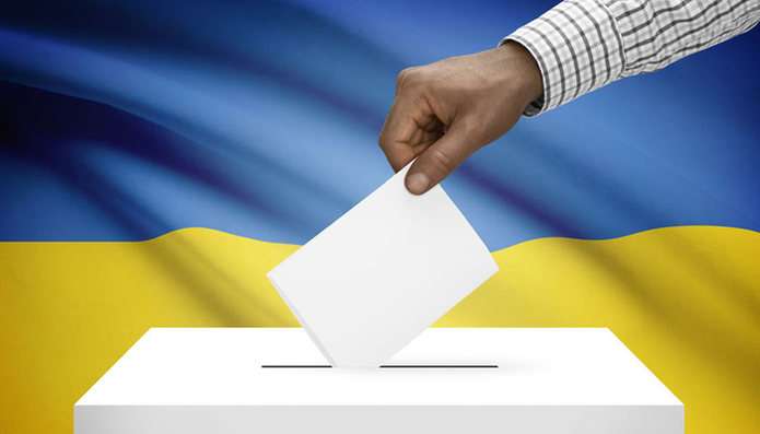 Люди, які прийшли зранку, проголосувати не змогли - на одній із дільниць 185 округу Херсонщини зіпсовані всі бюлетені