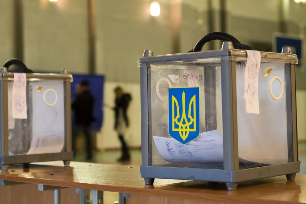 Мер Херсона голосуватиме на погано підготовленій дільниці