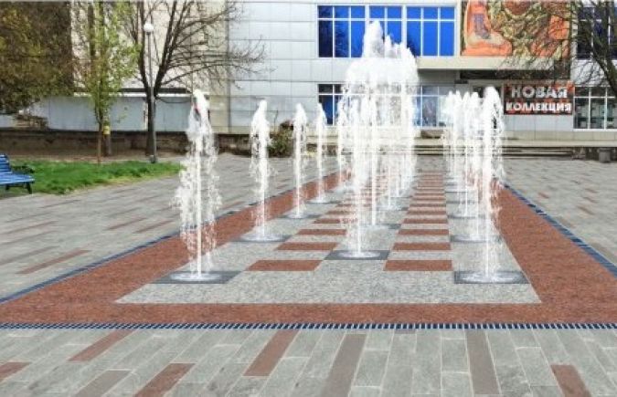 Фонтан за 5 мільйонів херсонці бачитимуть лише по вихідним