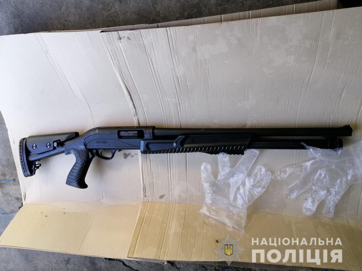 У Херсоні поліція встановлює обставини конфлікту зі стрільбою У Херсоні поліція встановлює обставини конфлікту зі стрільбою