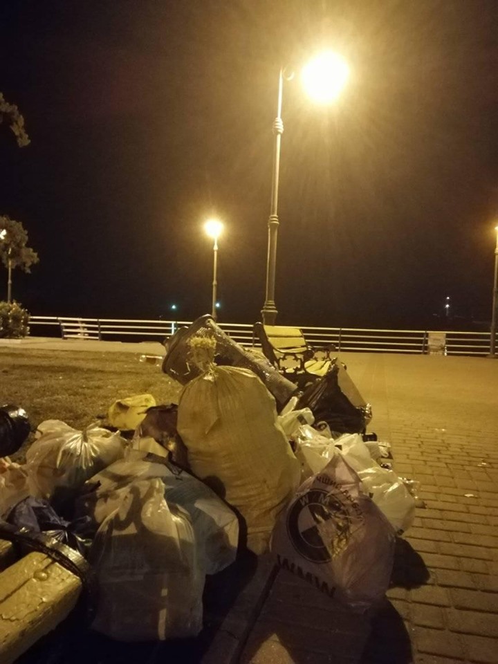 Херсонцы возмущаются мусором на центральной набережной