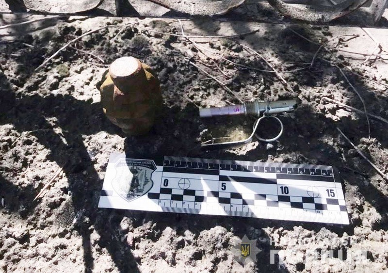 На одному з ринків Херсона поліцейські вилучили у безробітнього гранату