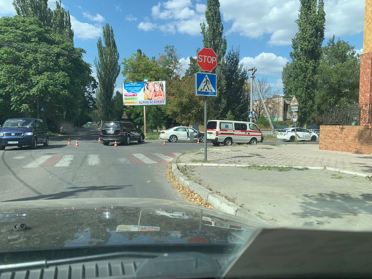 В Херсоне ДТП - иномарки не поделили перекрёсток В Херсоне ДТП - иномарки не поделили перекрёсток