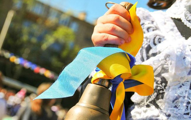 Настоящий байк, юные чемпионы мира и первоклассники: как прошла праздничная линейка в школе №30 в Херсоне