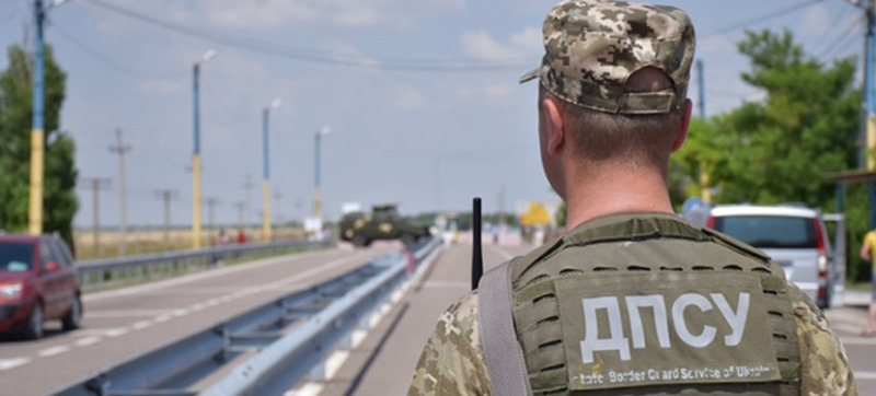 Оксамитовий сезон в Криму: на Херсонщині зменшився пасажиропотік через адмінмежу