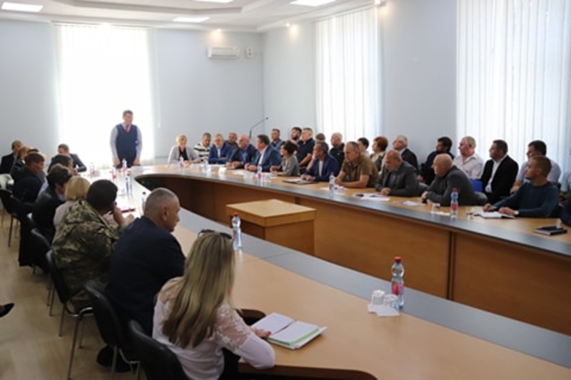 БійцІ та ветерани АТО, ООС  Херсонщини говорили про наболіле з головою ОДА