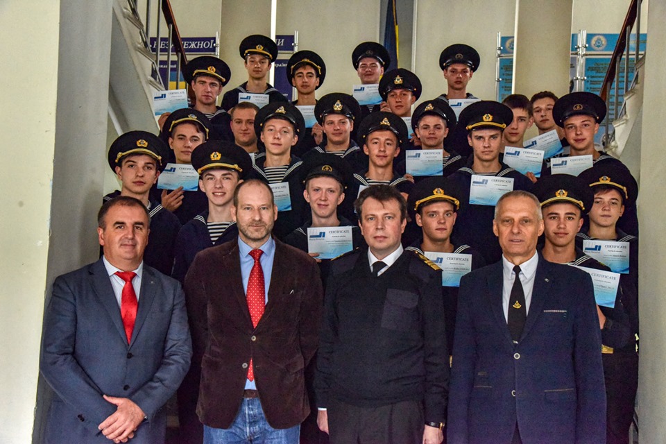 25 курсантів - вихованців ХДМА - отримали фінансову допомогу від компанії «Марлоу Навігейшн»