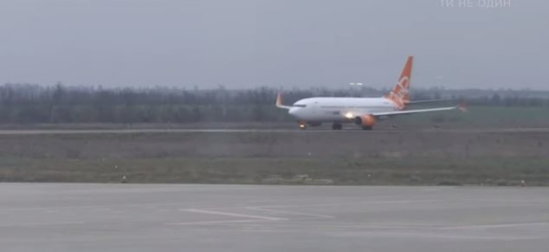 Херсонский аэропорт успешно принял самолеты, которые не смогли сесть на одесском аэродроме