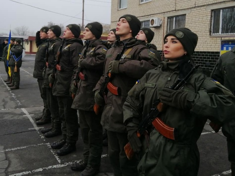 У Херсонській військовій частині дівчина прийняла присягу